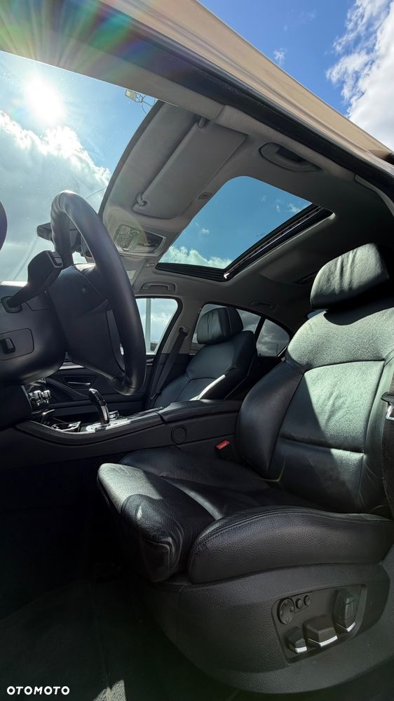 BMW Seria 5 525d - 8