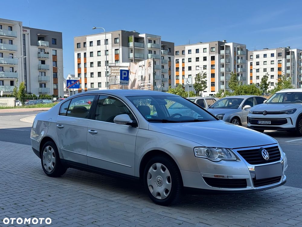 Volkswagen Passat 1.6 FSI Highline - 4
