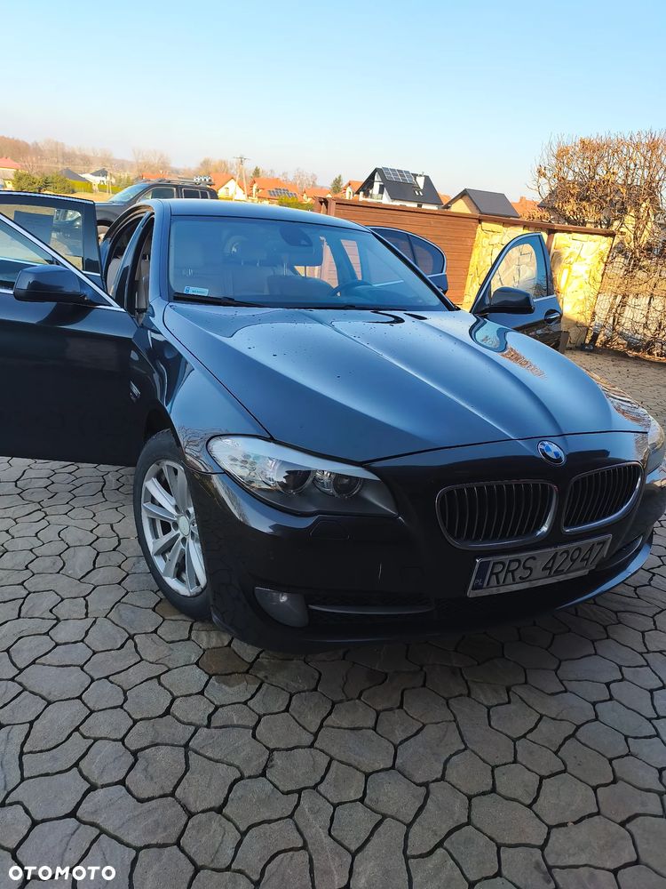 BMW Seria 5 525d xDrive Sport-Aut Luxury Line - 7