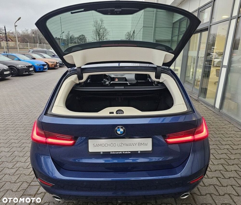 BMW Seria 3 330i xDrive - 10