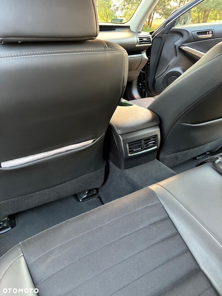 Lexus IS 200t Elegance - 8