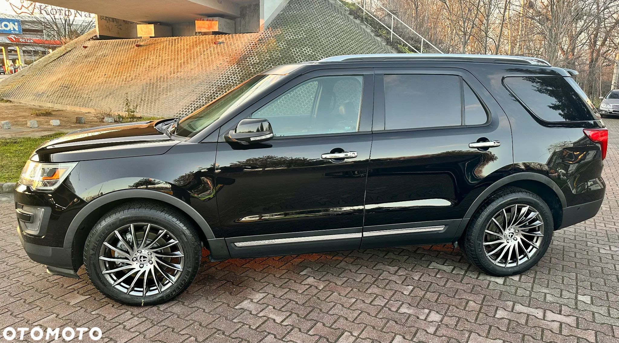 Ford Explorer - 1