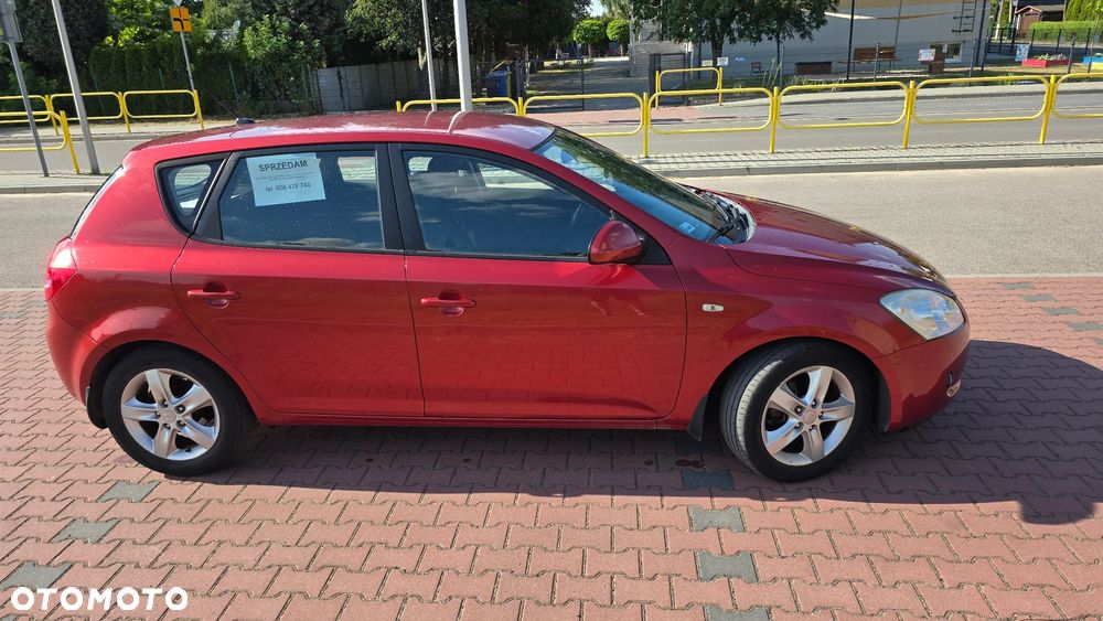 Kia Ceed 2.0 crdi Optimum + - 3