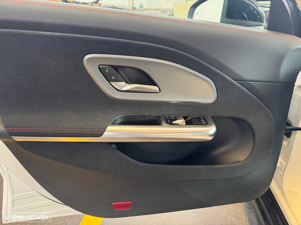 Mercedes-Benz CLA 180 Standard - 17