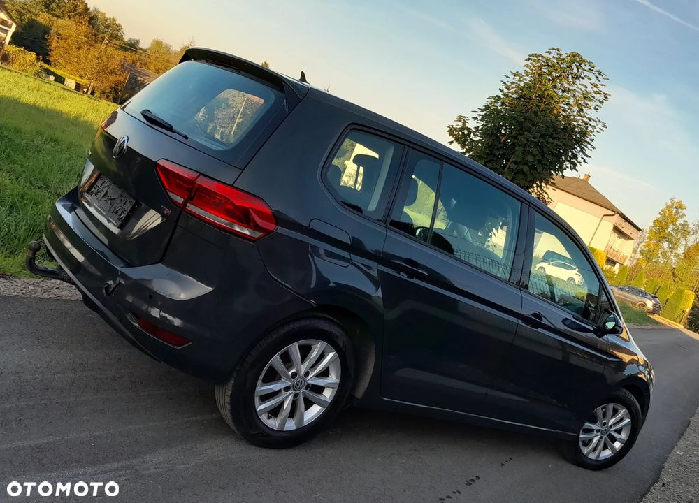 Volkswagen Touran - 15