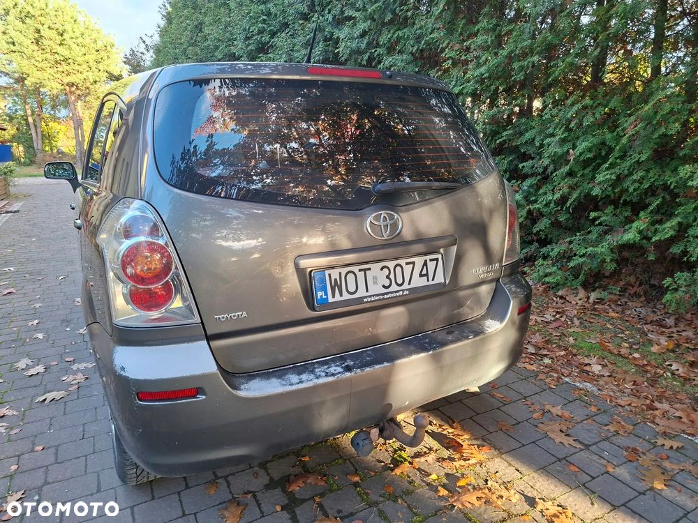 Toyota Corolla Verso - 3