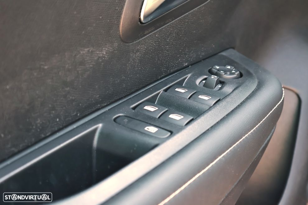 Peugeot 208 1.2 PureTech Allure - 29