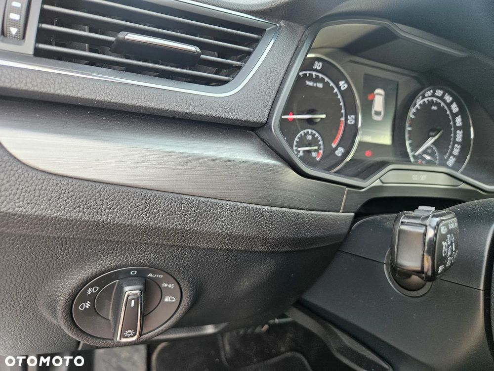 Skoda Superb 2.0 TDI DSG Sportline - 26