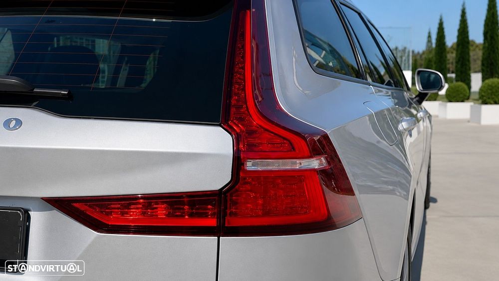 Volvo V60 2.0 B4 Momentum Geartronic - 14