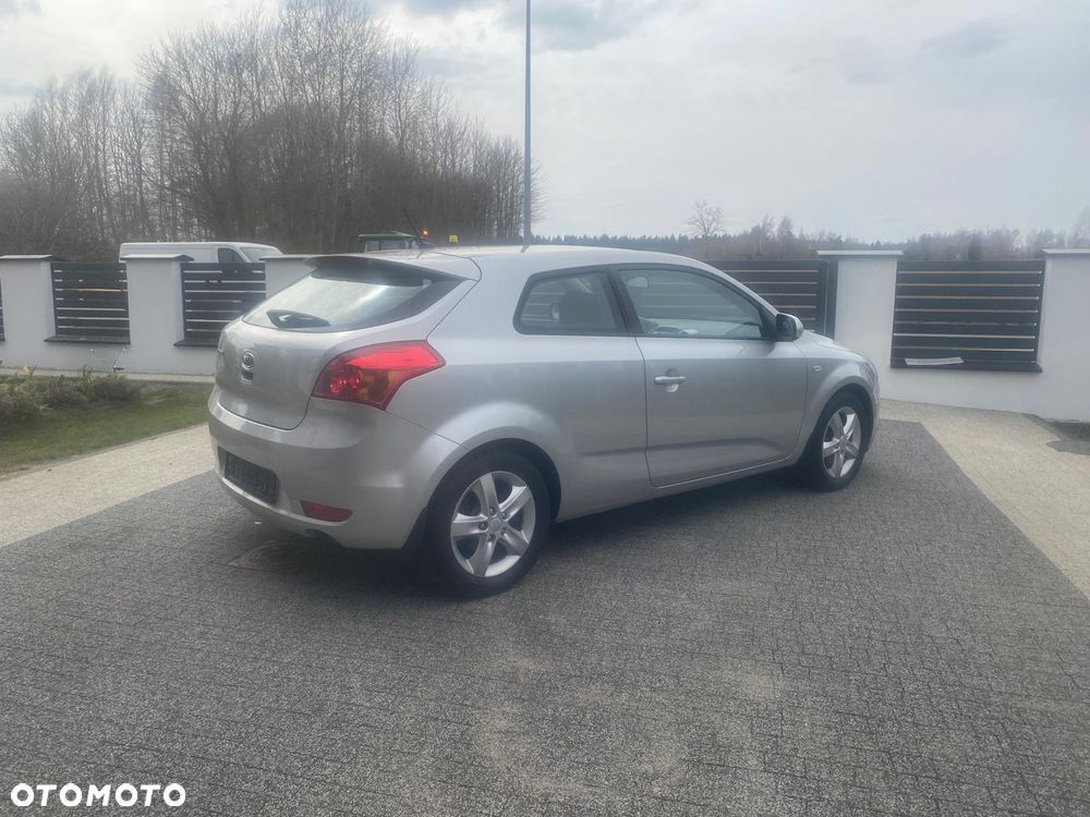 Kia ProCeed - 10