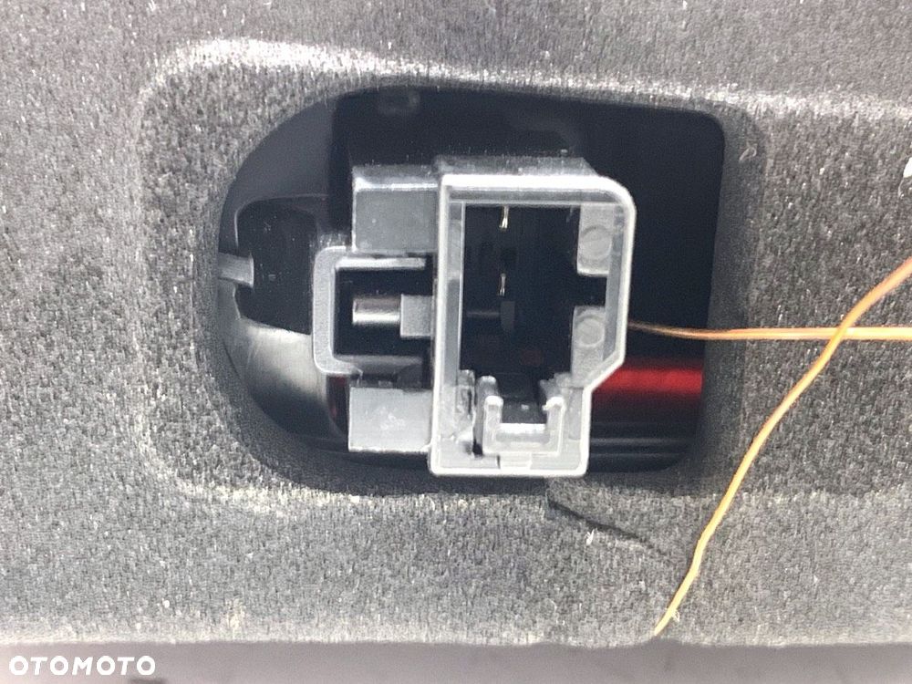 LAMPA TYŁ PRAWA WEWNĘTRZNA  SKODA KAROQ (NU7, ND7) 2017 - 2022 2.0 TSI 4x4 140 kW [190 KM] benzyna - 4