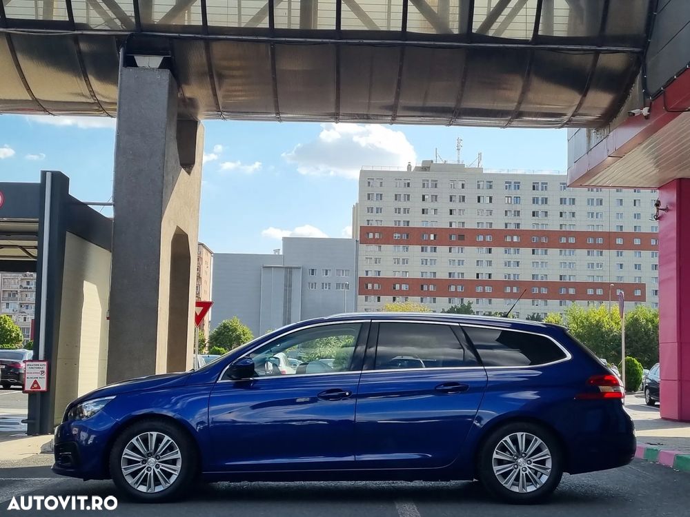 Peugeot 308 SW 1.2 L PureTech Turbo S&S Allure - 19