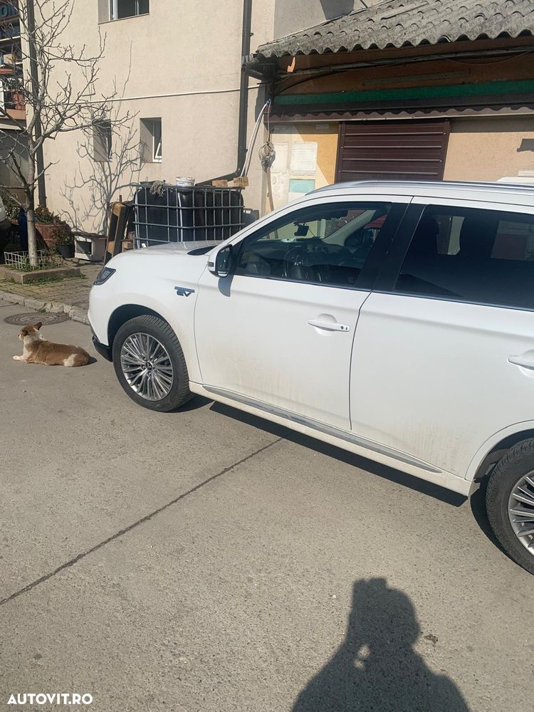 Mitsubishi Outlander - 5