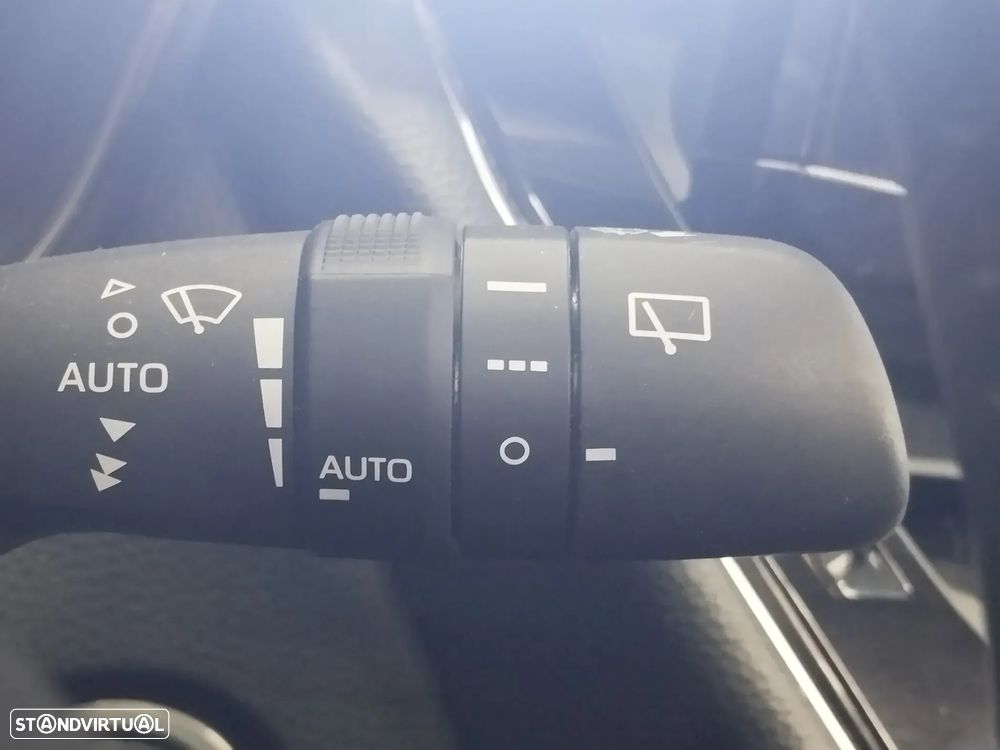 Toyota Corolla 1.8 Hybrid Comfort - 28