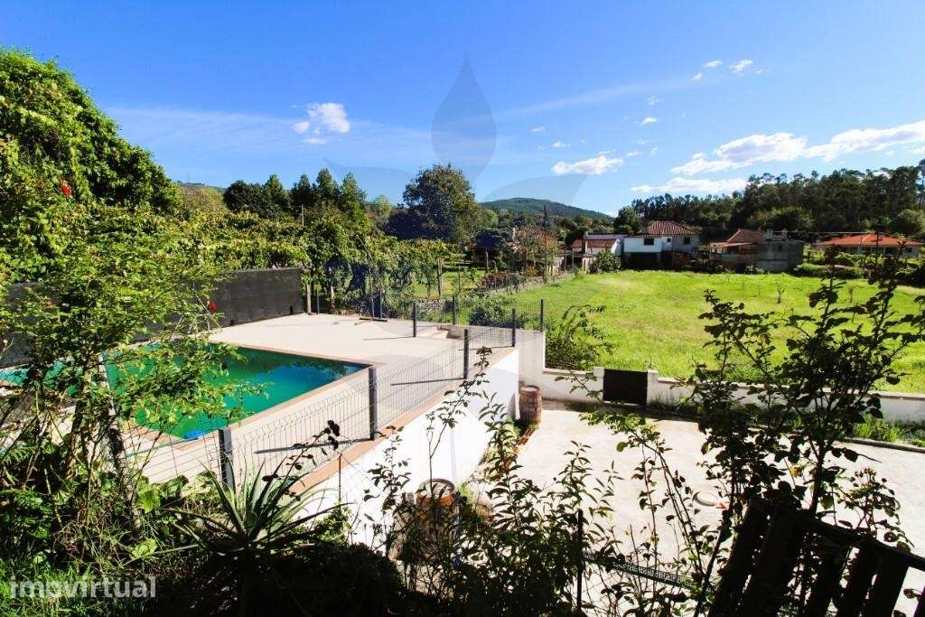 Moradia inserida num terreno de 3740m2 - Verim, Póvoa de Lanhoso - Grande imagem: 5/46