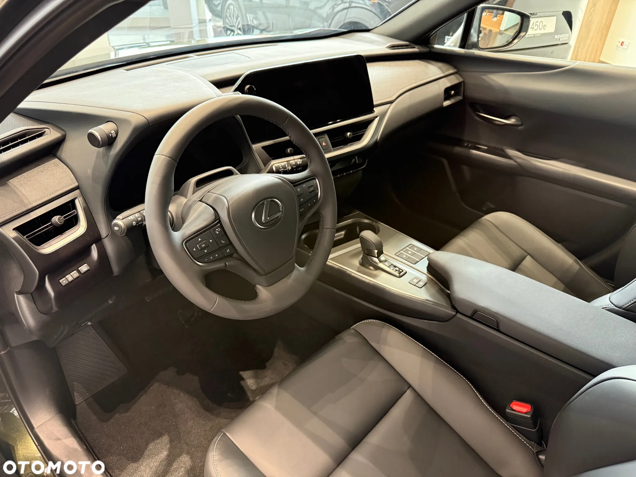 Lexus UX 300h F Sport Design - 5