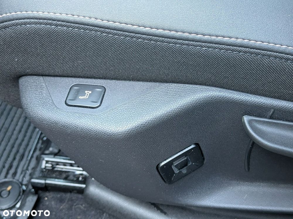 Peugeot 5008 Hybrid 145 e-DSC6 Allure - 22