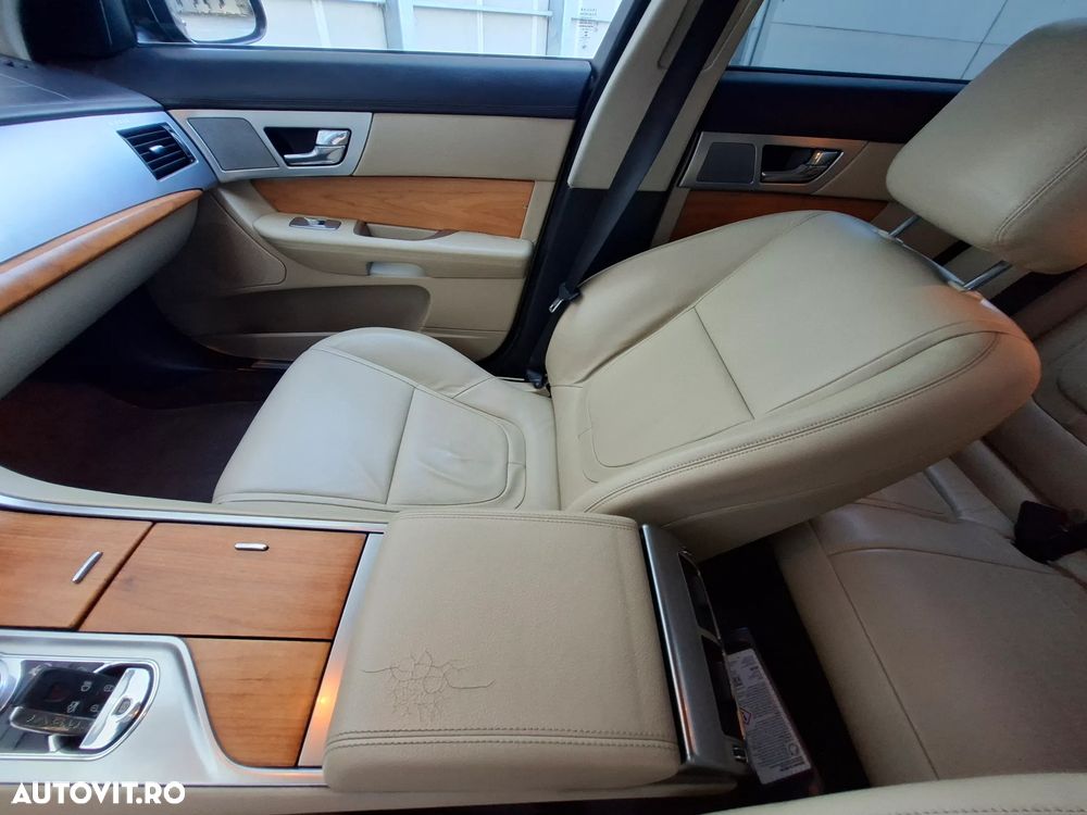 Jaguar XF 2.2D - 15