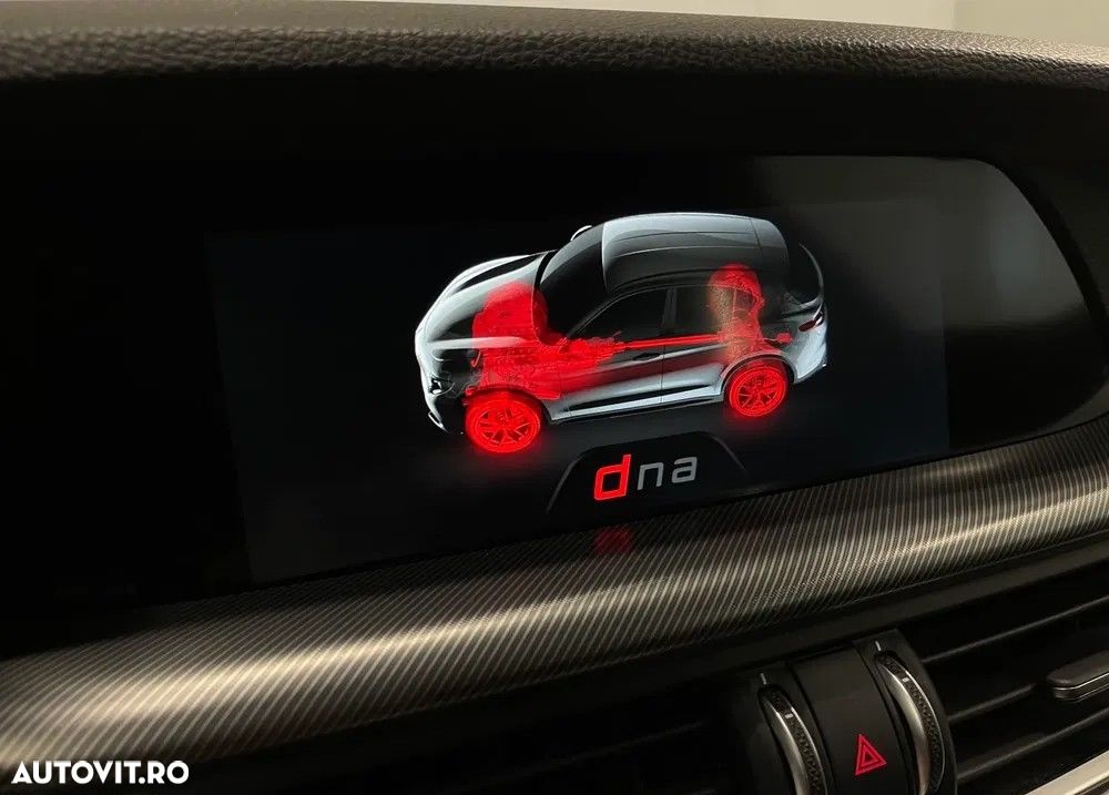 Alfa Romeo Stelvio 2.2 JTDM AWD AT8 Veloce - 12