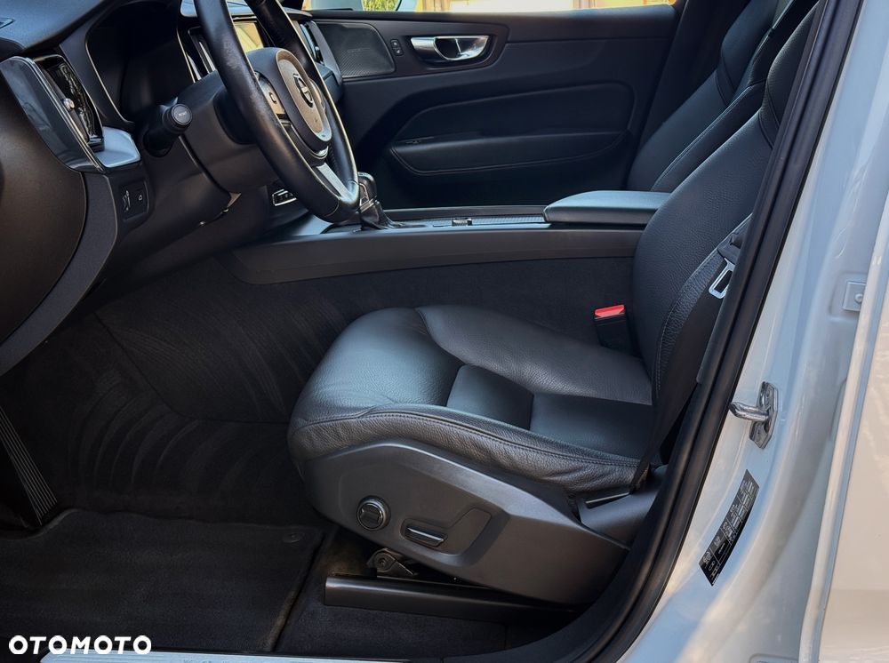Volvo XC 60 D4 Momentum Pro - 14