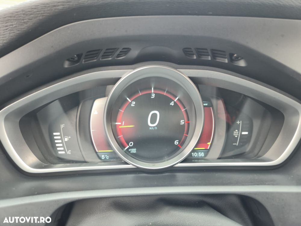 Volvo V40 D2 R-Design - 13