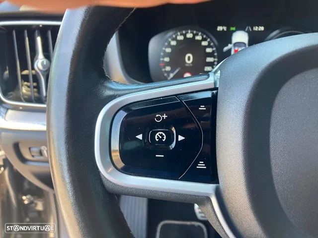 Volvo V60 2.0 T8 AWD TE R-Design - 18