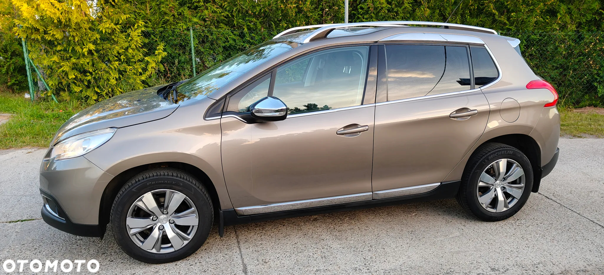 Peugeot 2008 1.6 e-HDi Allure S&S - 9