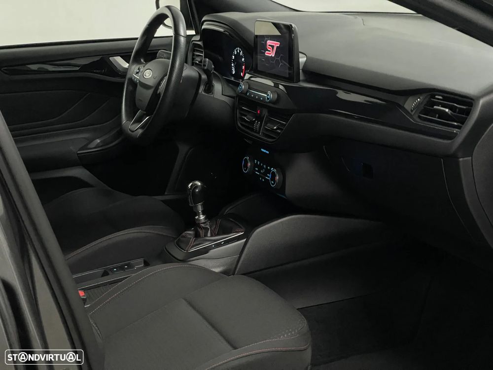 Ford Focus 1.0 EcoBoost MHEV ST-Line - 24