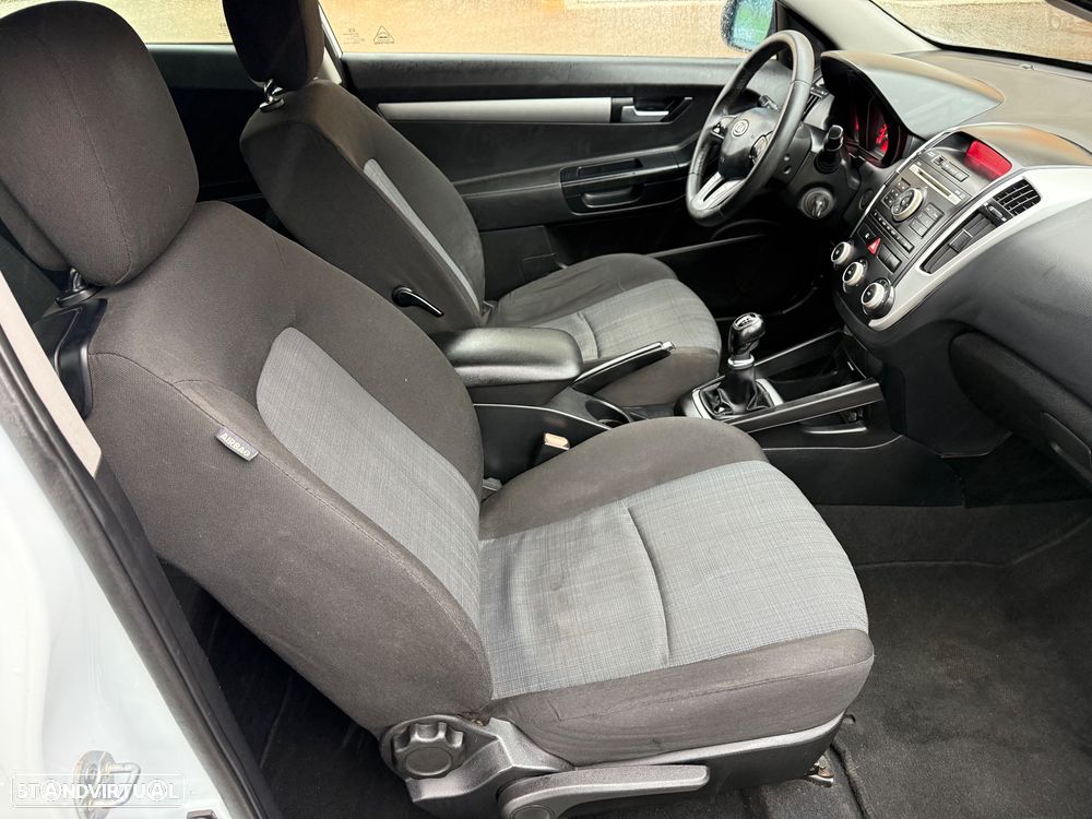 Kia Ceed S Coupé 1.6 CRDi EX - 14