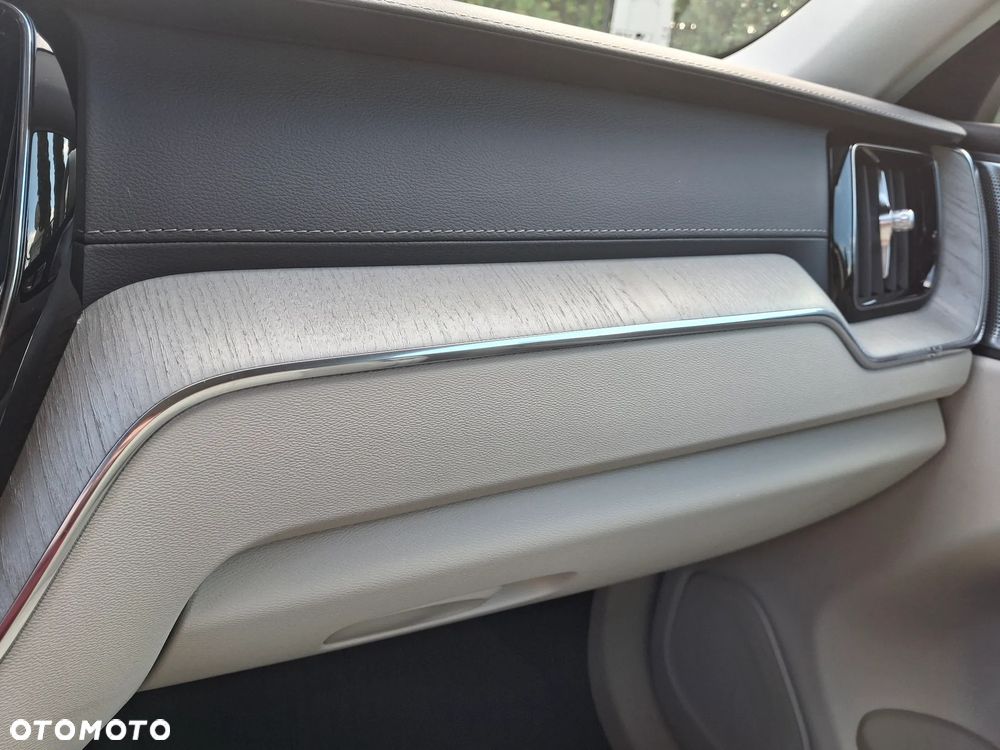 Volvo XC 60 T6 Plug-In Hybrid AWD Ultra Bright - 15