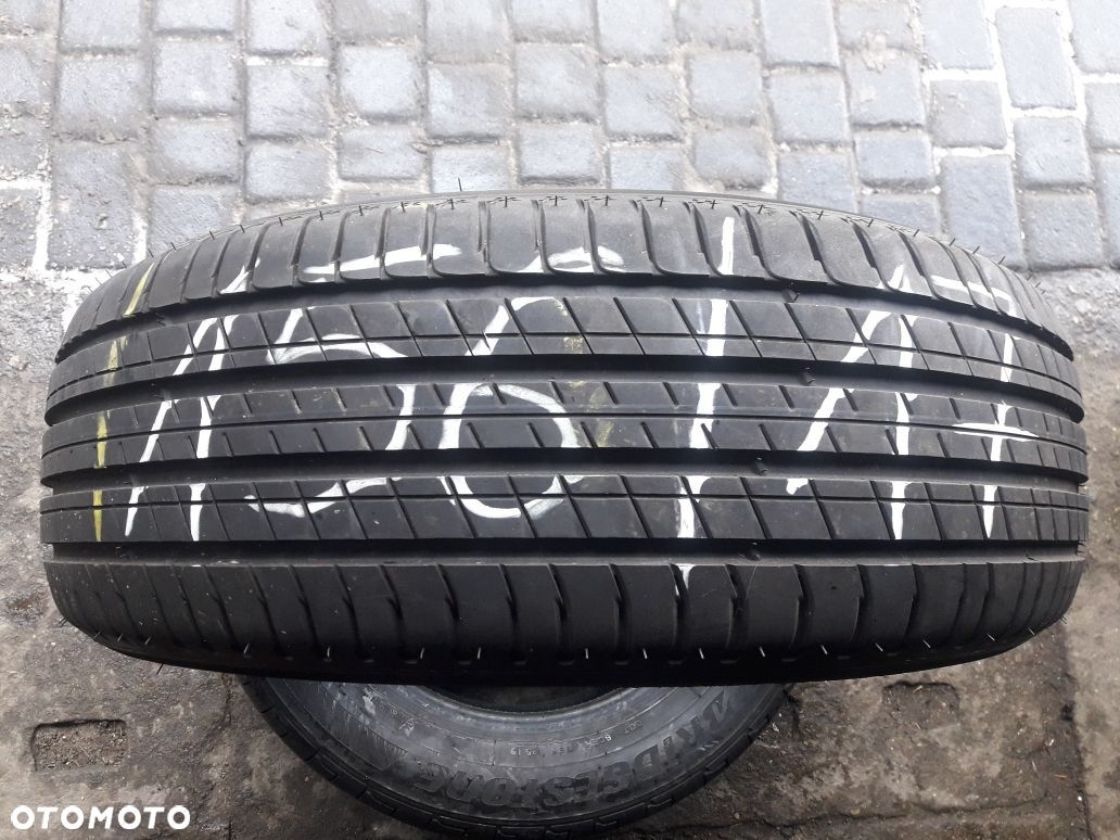 MICHELIN 235/60R17 102V , pojedyńcza opona letnia. - 1