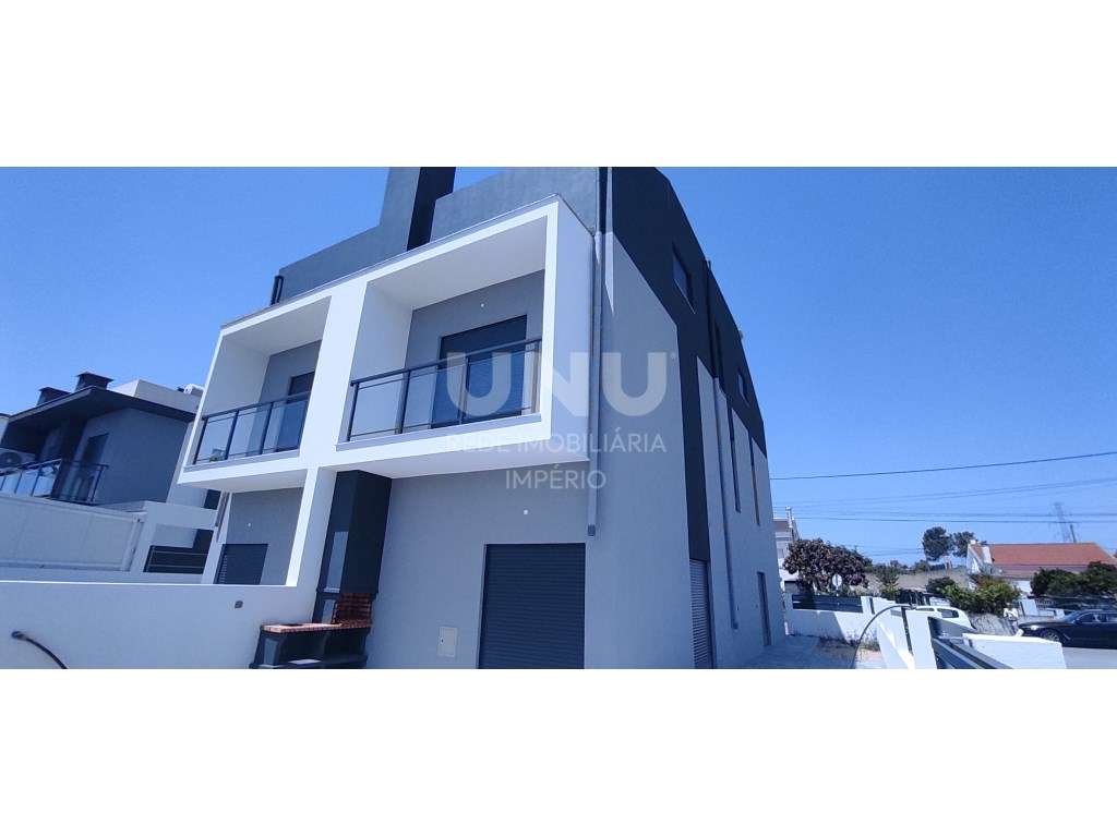 MORADIA PREMIUM TRIPLEX 5 ASSOALHADAS em Fernão Ferro 3 WC - Grande imagem: 2/52
