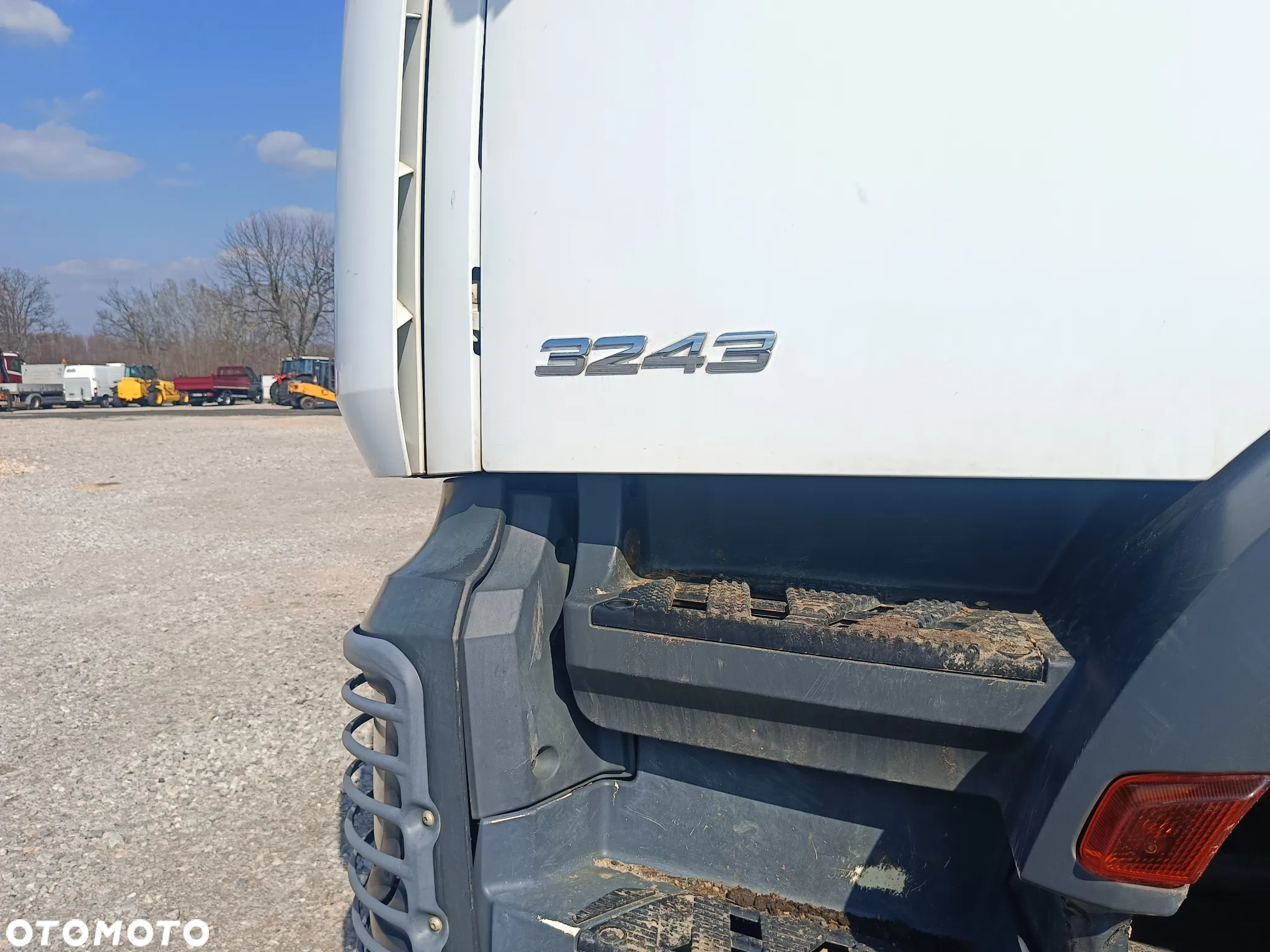 Mercedes-Benz Arocs 3243 - 25