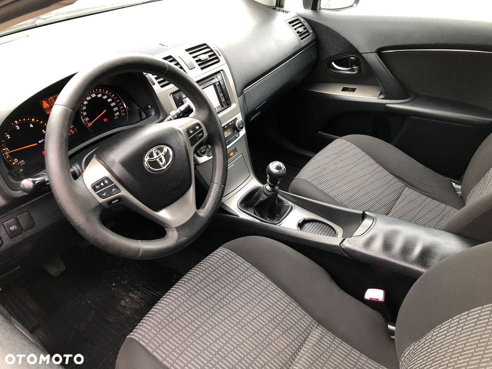 Toyota Avensis - 17