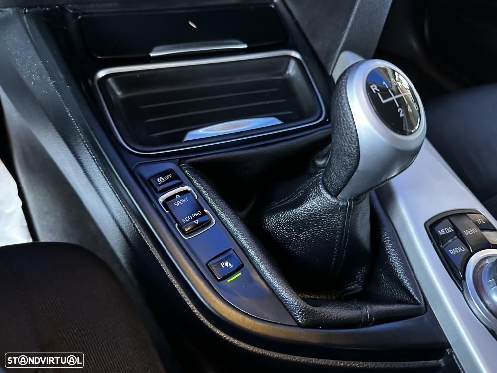 BMW 320 d Sport Line - 30
