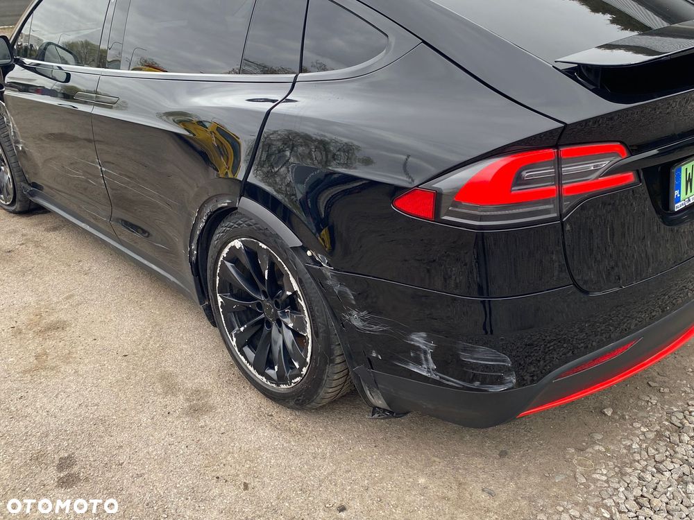 Tesla Model X - 3