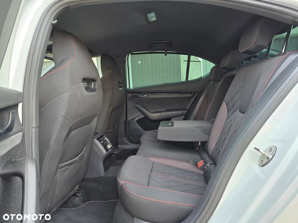 Skoda Octavia 2.0 TSI RS - 17