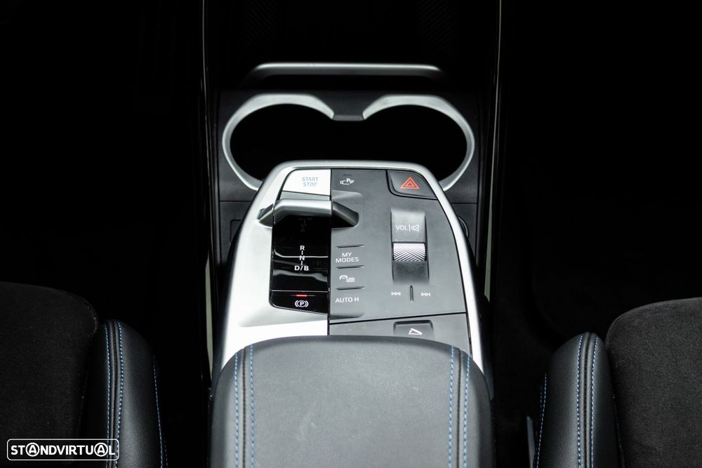 BMW iX1 eDrive20 Pack Desportivo M - 25