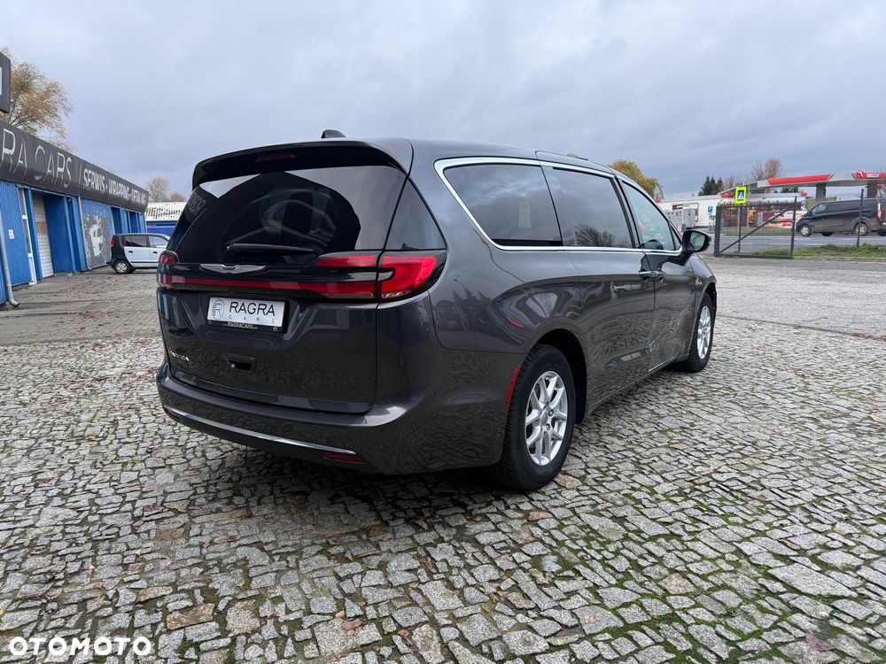 Chrysler Pacifica - 8