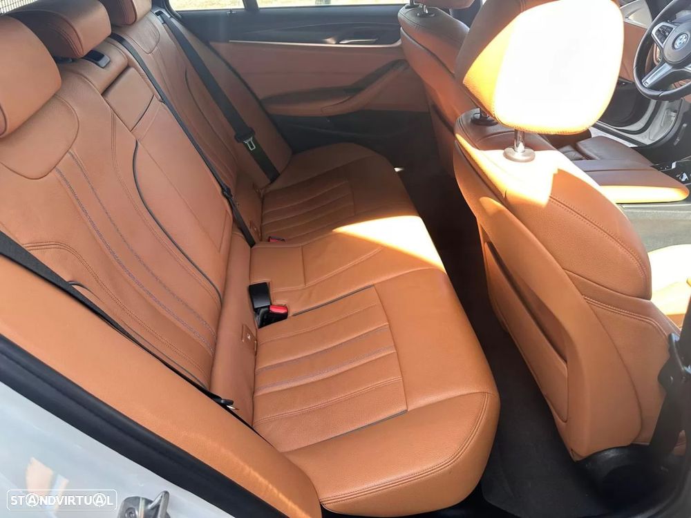BMW 530 e Pack Desportivo M - 15