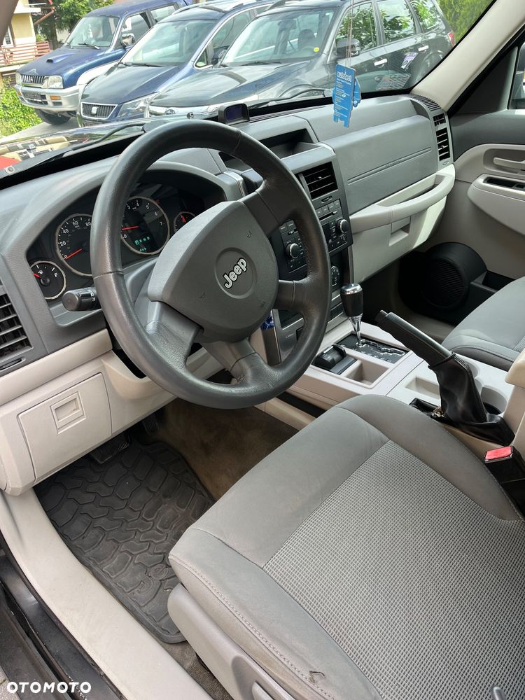 Jeep Liberty - 8