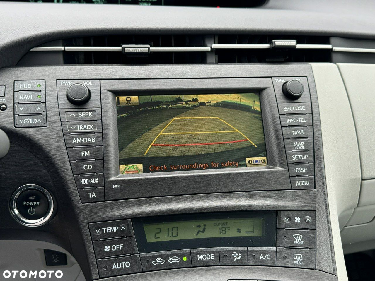 Toyota Prius 1.8 HSD Premium - 28