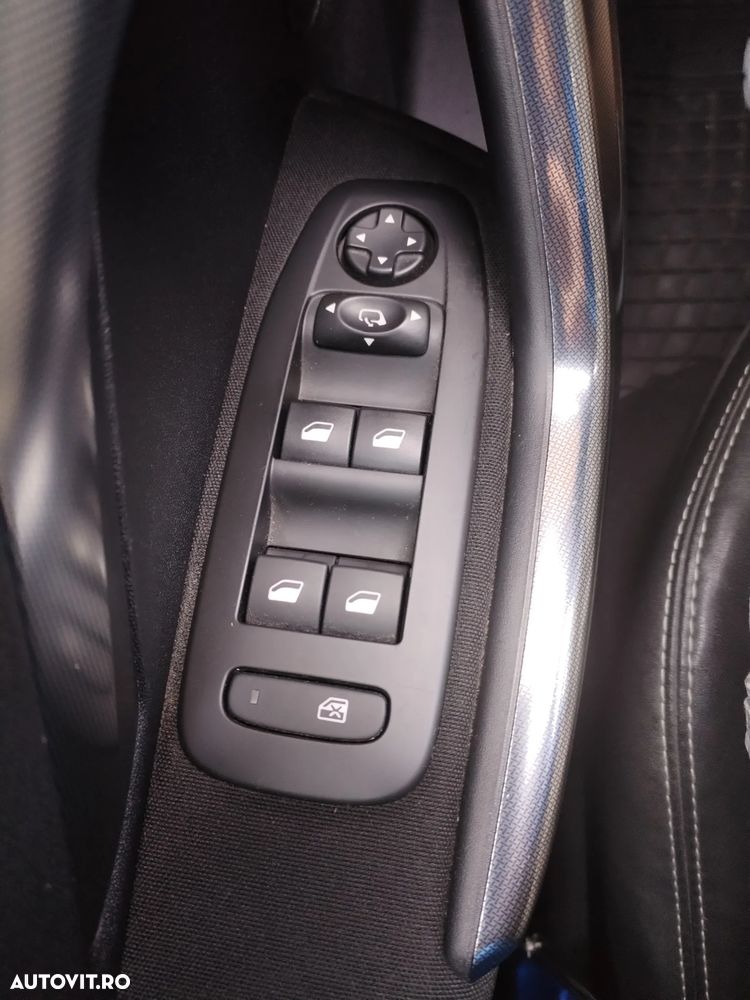 Peugeot 2008 1.2 PureTech Turbo S&S Allure - 11