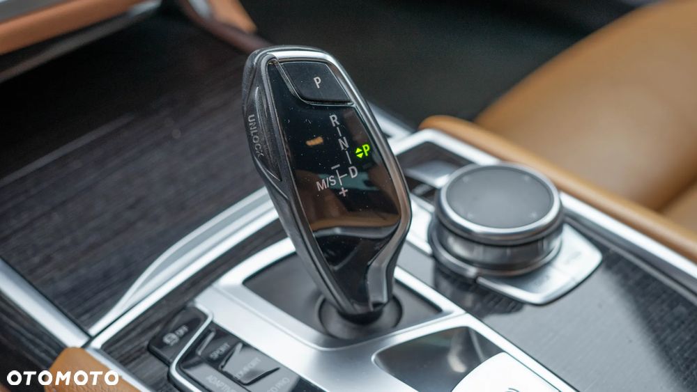 BMW Seria 7 740d xDrive - 17