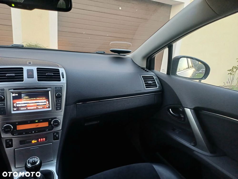Toyota Avensis 2.0 Executive - 21