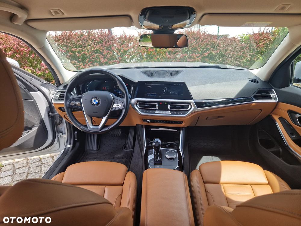 BMW Seria 3 330e xDrive - 22