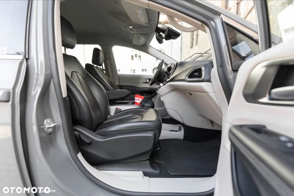 Chrysler Pacifica - 6