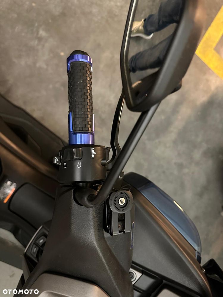 Yamaha NMAX - 10
