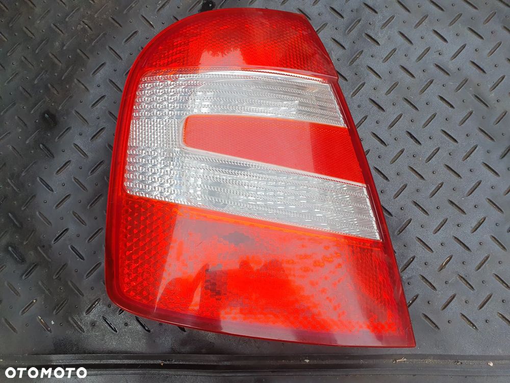SKODA FABIA 04-07 KIFT HB LAMPA LEWY TYŁ LEWA TYLNA 6Y6945111B EUROPA + WTYCZKA INSTALACJA POSIADAM 2 SZT - 1