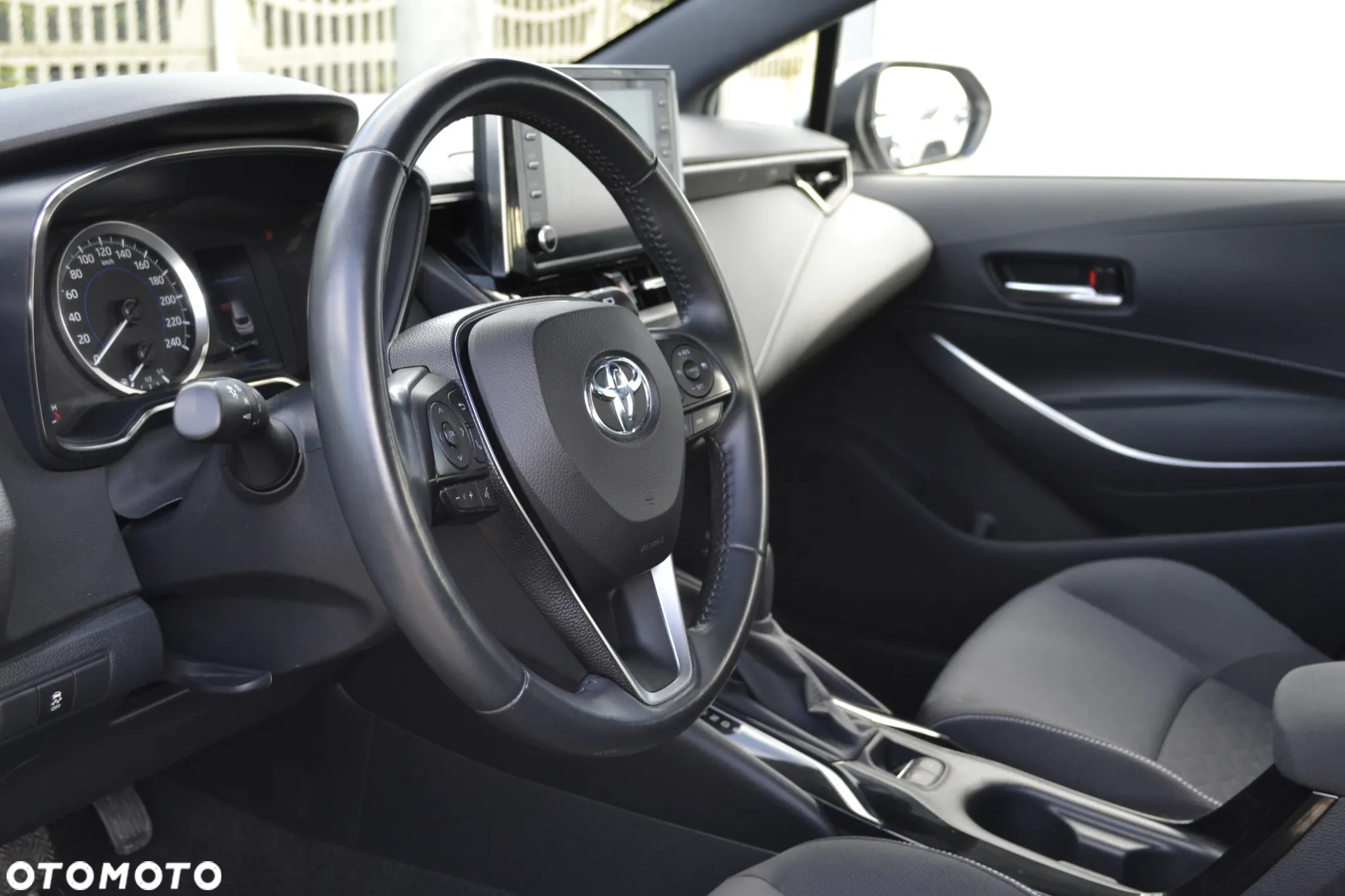 Toyota Corolla 1.8 Hybrid Comfort - 22